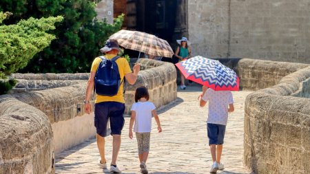 Vremea azi, 11 iulie. Canicula persista, in vest si in tinuturile sudice temperaturile se apropie de 40 de grade