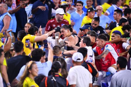Scene socante la semifinala Copa America! Darwin Nunez s-a luat la bataie cu fanii Columbiei :  Familiile noastre sufera pentru ca niste oameni beau whiskey