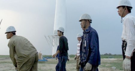 China <span style='background:#EDF514'>CONSTRUIESTE</span> doua treimi din proiectele eoliene si solare din lume: Cum se face ca restul lumii este atat de lenta?