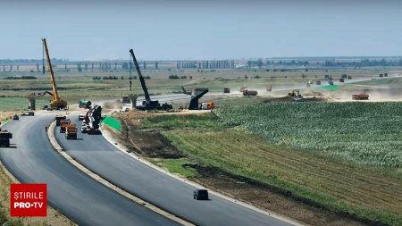 Cum arata santierul pe care un roman <span style='background:#EDF514'>CONSTRUIESTE</span> Autostrada A7 cu uluitoarea viteza de 2,5 km/zi: Este un record | VIDEO