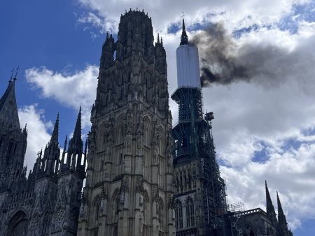 Incendiu la turla catedralei din Rouen