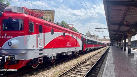 Toate trenurile Bucuresti - Constanta au fost oprite, din cauza unui incendiu de vegetatie. Anuntul CFR pentru calatori