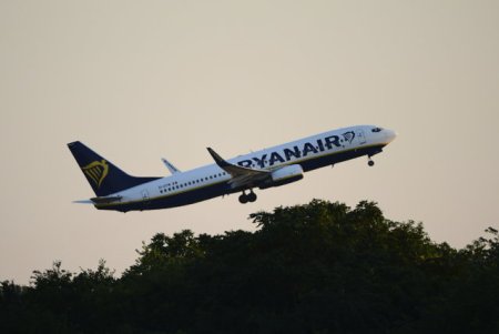 Un zbor Ryanair a aterizat de urgenta in Marrakech din cauza unei <span style='background:#EDF514'>INCAIERA</span>ri