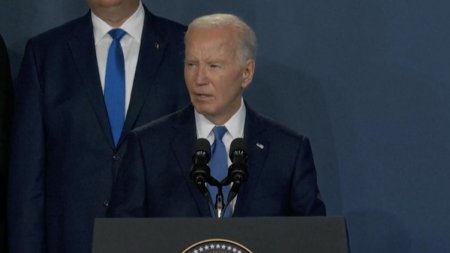 Joe Biden l-a numit <span style='background:#EDF514'>ACCIDENTAL</span> pe Zelenski Presedintele Putin