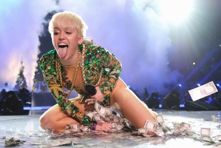 Miley Cyrus, o avere impresionanta la 31 de ani! Fosta vedeta Disney munceste de la 11 ani si poate iesi lejer la pensie