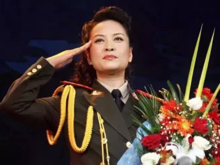 Peng Liyuan, sotia lui Xi Jinping, implicata in numirile de la varful armatei chineze, dupa epurarile generalilor