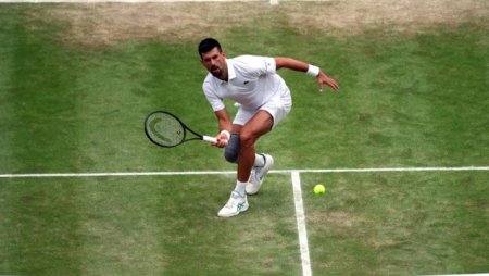 <span style='background:#EDF514'>NOVAK</span> Djokovic vaneaza duminica al 8-lea titlu la Wimbledon