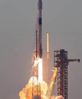 Racheta Falcon 9 a SpaceX, consemnata la sol, in urma unei defectiuni rare produse in timpul zborului. FAA investigheaza explozia