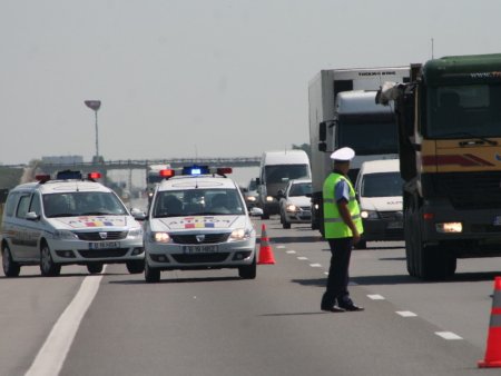 Centrul Infotrafic: Coloane de masini pe Valea Prahovei si trafic intens in Eforie Nord si <span style='background:#EDF514'>AGIGEA</span>