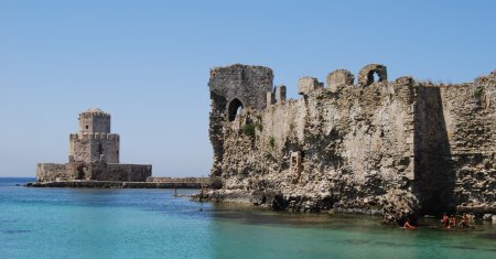 Plaja unica si spectaculoasa din Grecia de care putini romani stiu. Un film de top si doi actori legendari au pus acest loc pe harta atractiilor de neratat