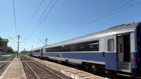 Un vagon al trenului international de calatori IRN 347 <span style='background:#EDF514'>CURTICI</span>-Bucuresti a deraiat intre statiile Rupea si Racos