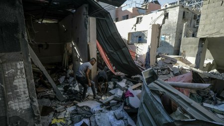 Cel putin 71 de palestinieni au murit intr-un atac asupra unei tabere de persoane stramutate. Un masacru