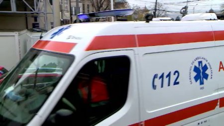 Accident rutier grav, pe un drum din Suceava. Un copil de trei ani a fost ranit si transportat la spital