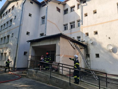 Incendiu la Centrul de Recuperare si Reabilitare Neuropsihiatrica Sasca Mica. Au fost evacuati 136 de rezidenti