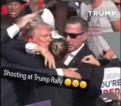 Donald Trump, cu s<span style='background:#EDF514'>ANGEL</span>e siroind pe fata, evacuat dupa ce s-au auzit zgomote puternice si urlete la un discurs in public!