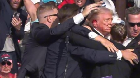 Donald Trump, ranit la un miting din Pennsylvania dupa un atac armat. Am simtit ca glontul mi-a trecut prin piele, a curs mult sange. Un participant la miting a fost ucis de impuscaturi