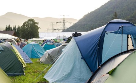 Cat costa o vacanta cu cortul in Romania la mare si la munte