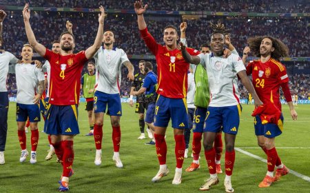 Unul dintre eroii Spaniei de la Euro are o poveste emotionanta de viata: Tata a muncit ca <span style='background:#EDF514'>PAZNIC</span>, debarasor si la turnicheti pe Stamford Bridge pentru ca noi sa ajungem fotbalisti!