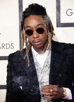 Rapperul Wiz Khalifa, luat de politisti de la festivalul din <span style='background:#EDF514'>COSTINESTI</span> deoarece a fumat canabis pe scena