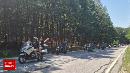 Parada motociclistilor de la Pestera Muierilor, o traditie. Cum s-au bucurat turistii. Frumos, interesant