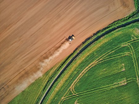 Business Magazin. Catalin Grigoriu, unul dintre cei mai cunoscuti antreprenori din agrobusiness, incearca sa transmita mai departe fiilor lui afacerea fondatorul <span style='background:#EDF514'>MOLDOVA FARMING</span> cu 7.000 de hecatre care are afaceri de peste 420 de milioane lei