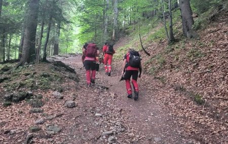 Patru ucraineni, gasiti de salvamontisti dupa mai multe ore de cautari in munti. Unul dintre ei cazuse intr-o rapa