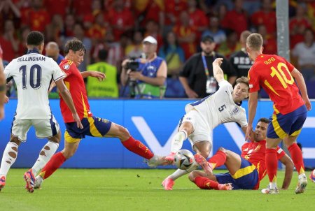 Pierdere uriasa pentru Spania » A iesit accidentat la pauza finalei cu Anglia, dupa <span style='background:#EDF514'>CONTACT</span>ul cu un coleg