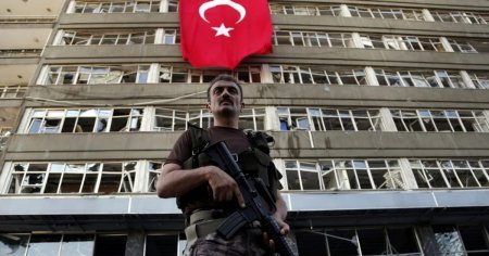 15 iulie: opt ani de la tentativa de lovitura de stat din Turcia organizata de un grup de militari. Au murit peste 240 de oameni