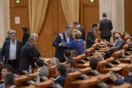 Deputatii, chemati astazi din vacanta pentru modificarea legii privind impuscarea ursilor dupa tragedia din <span style='background:#EDF514'>BUCEGI</span>