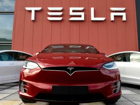 Tesla amana lansarea robotaxiurilor pana in luna octombrie a acestui an