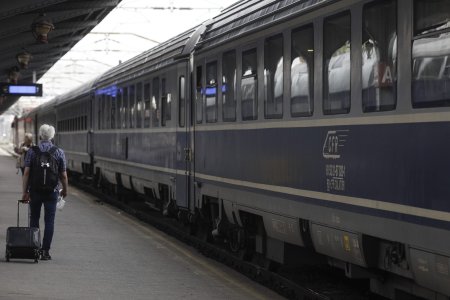 CFR anunta noi intarzieri ale trenurilor din cauza caniculei. Reducerea vitezei, necesara pentru mentinerea sigurantei pe calea ferata