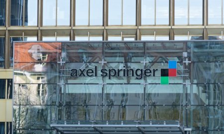 <span style='background:#EDF514'>AXEL</span> Springer si KKR iau in considerare divizarea gigantului media german