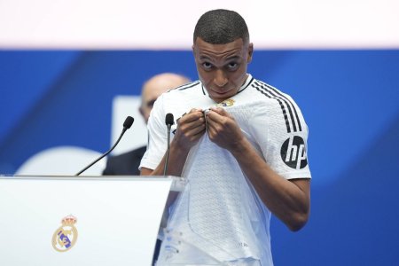 Mama lui Mbappe a izbucnit in lacrimi cand a vazut gestul lui Kylian » Ce s-a intamplat pe scena la prezentarea la Real Madrid