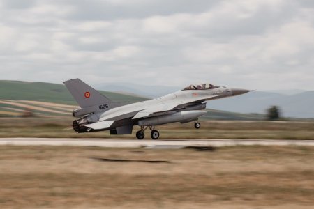 <span style='background:#EDF514'>MAPN</span> acuza o dezinformare din Rusia referitoare la misiuni in Ucraina executate de aeronave F-16 decolate din Romania