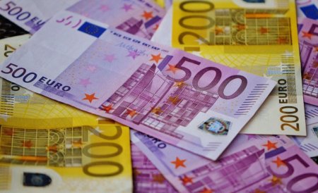 Leul se apreciaza fata de euro, cursul atinge un minim al anului 2024