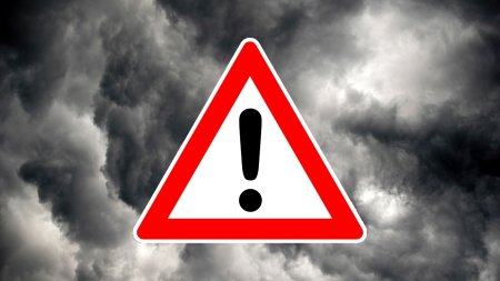 Alerta Meteo in Bucuresti. Intensificari ale vantului, vijelie, descarcari electrice si grindina anuntate prin RO-ALERT