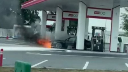 Pericol de explozie. O masina a luat foc intr-o benzinarie de pe <span style='background:#EDF514'>CENTURA</span> Capitalei