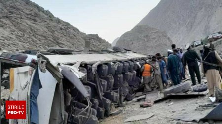 Cel putin 17 morti si 34 de raniti in nordul <span style='background:#EDF514'>AFGANISTAN</span>ului, intr-un accident de autocar