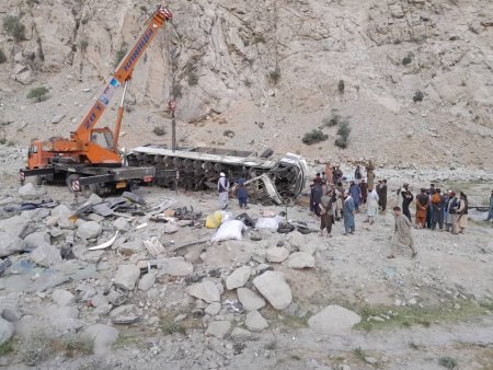 Cel putin 17 morti si 34 de raniti in nordul Afganistanului, intr-un accident de autocar