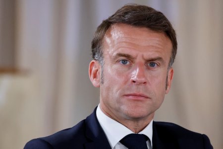 Haos politic in Franta: Macron accepta demisia Guvernului