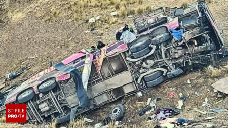 Zeci de morti in Peru, dupa ce un autobuz a cazut intr-o rapa. In luna mai, 70 de persoane au murit pe acelasi drum