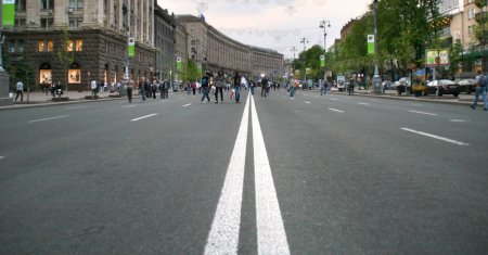 Cand poti depasi linia continua fara sa fii amendat? Toti soferii trebuie sa stie acest lucru