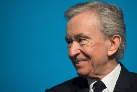 Bernard Arnault a fost detronat de Elon <span style='background:#EDF514'>MUSK</span> in topul miliardarilor, in contextul declinului pietei de lux