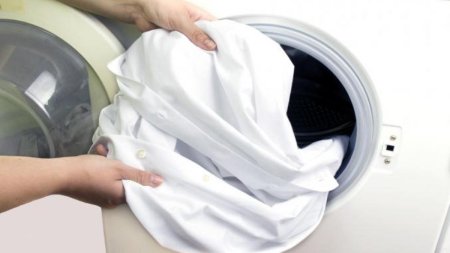 Cum indepartezi petele de transpiratie de pe camasile albe