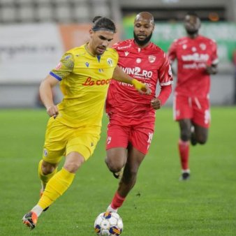 Petrolul ataca Dinamo cu fotbalisti noi: cine poate fi titular contra <span style='background:#EDF514'>CAINILOR</span> dintre cele 5 transferuri. De cine a scapat Zeljko Kopic