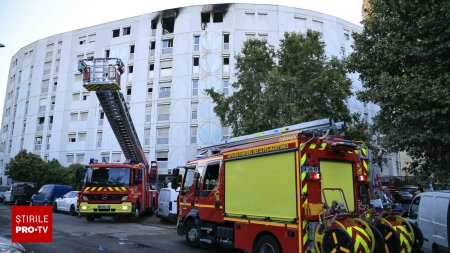 Incendiu devastator in mijlocul noptii. Au murit 7 oameni din aceeasi familie, in <span style='background:#EDF514'>NISA</span>. VIDEO