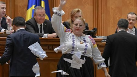 S-a facut de ras!: Diana Iovanovici-Sosoaca, evacuata din sala de plen a Parlamentului European