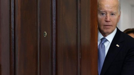 Discutie tensionata intre Biden si Pelosi. Democratii il preseaza tot mai mult sa se retraga: Ar fi mai bine pentru tara