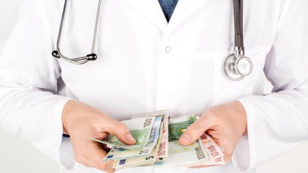 Un individ din Botosani care se dadea drept medic a inselat un barbat cu 6.000 de euro