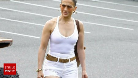 Jennifer Lopez, din nou in atentia paparazzilor. A fost vazuta purtand verigheta, in ciuda zvonurilor legate de divort. FOTO